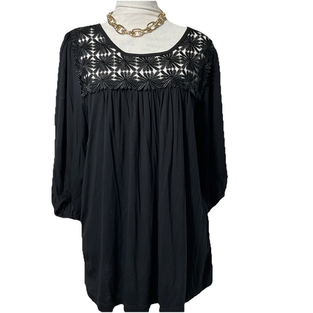 Karen Kane Size 1X Black Tunic Blouse Crochet Scoop Neck Floral Stretchy 3/4 Slv